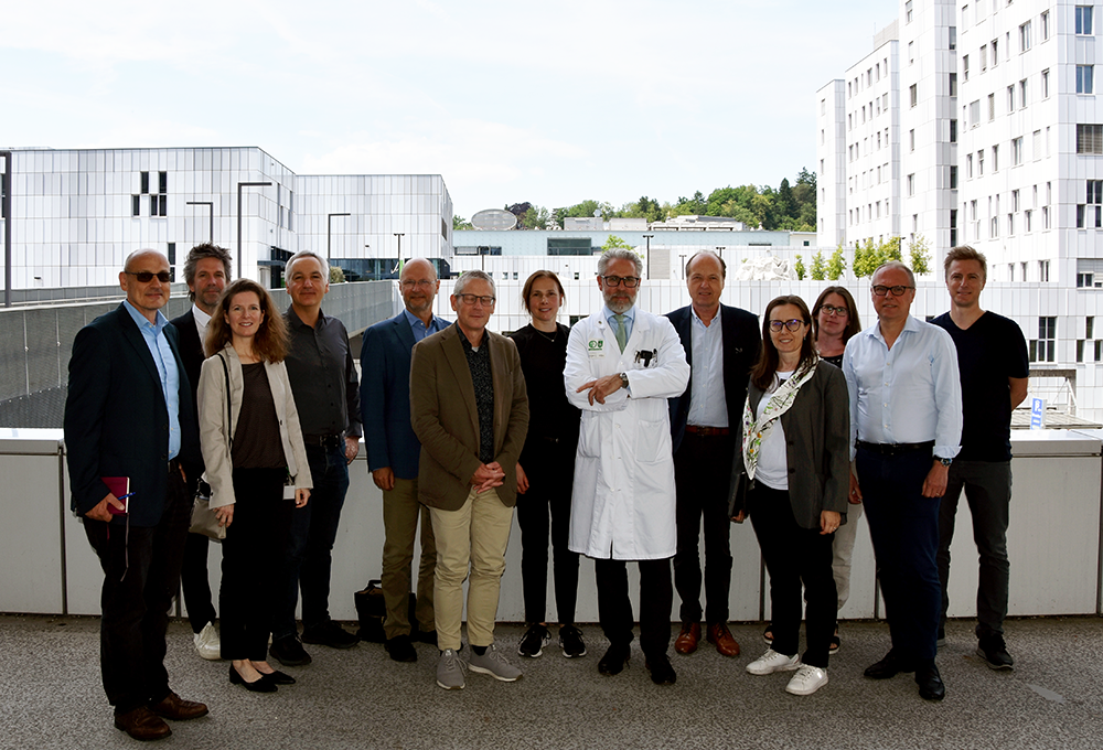 Das SAB mit Wissenschafter*innen des Otto Loewi Forschungszentrums.